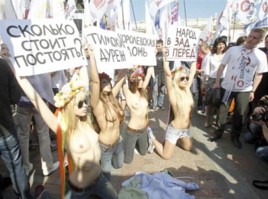 O militantă Femen: 